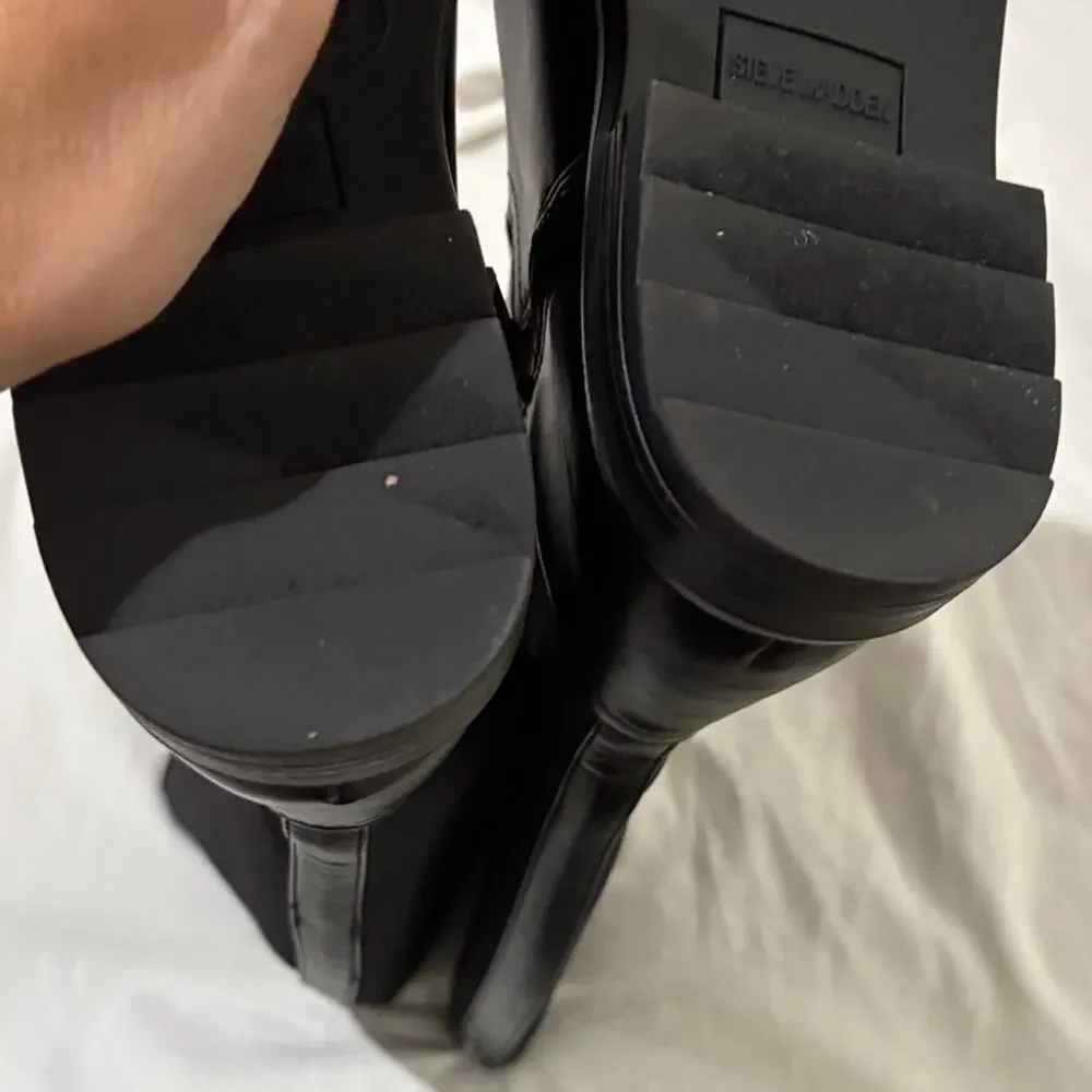 Steve Madden 2 Elegant Black Knee-High Boots full side zip worn once euc